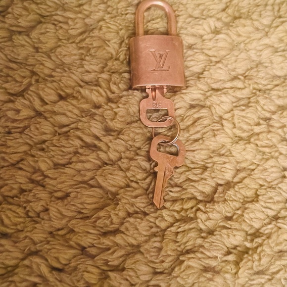 Louis Vuitton Gold Padlock with Keys-318 with 2 keys - Picture 2 of 2